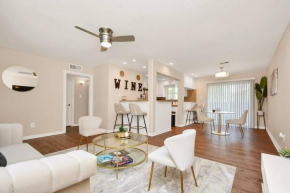 *NEW* Lux Suite w/ KING BED - Entire Apt w/ FREE PKNG!